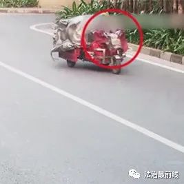 DƬ
